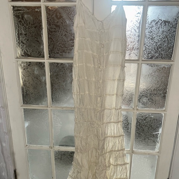 Mirror Palais Ruffle Tunnel Gown - Picture 4 of 11